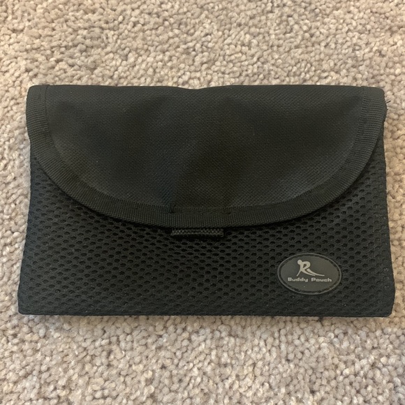 Running Buddy Magnetic Buddy Pouch – Beltless “No Bounce” Pouch / Waist Pack - Picture 11 of 12